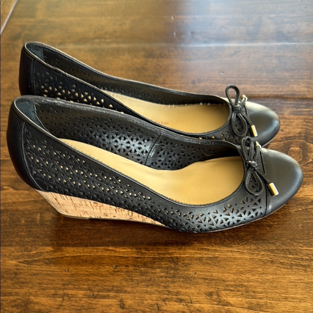 Isaac Mizrahi Women's Black Leather Wedge Pumps Size 7